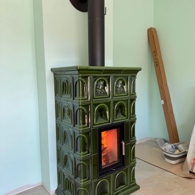 KOMINEK KAFLOWY w kolorze zielonym