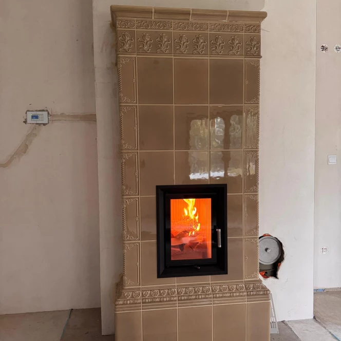 Piec Kaflowy w kolorze lnianym