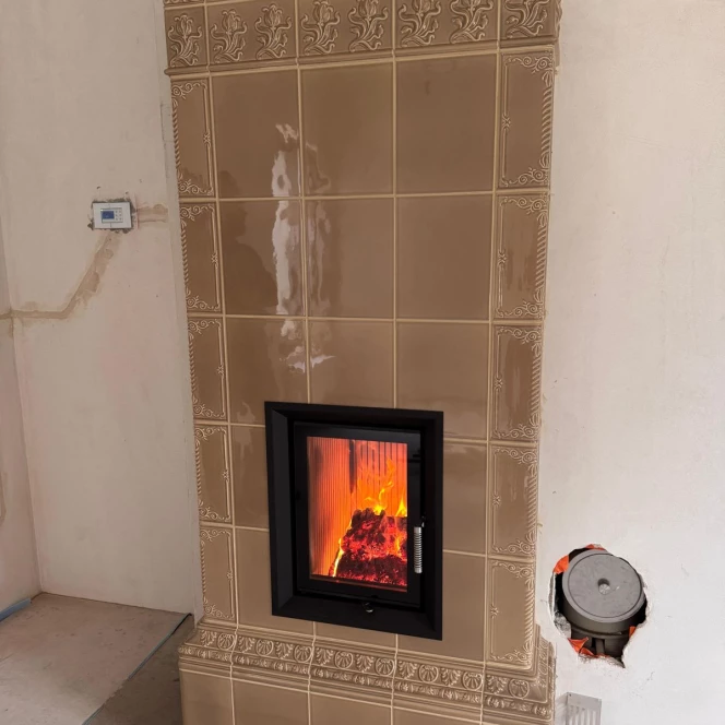 Piec Kaflowy w kolorze lnianym