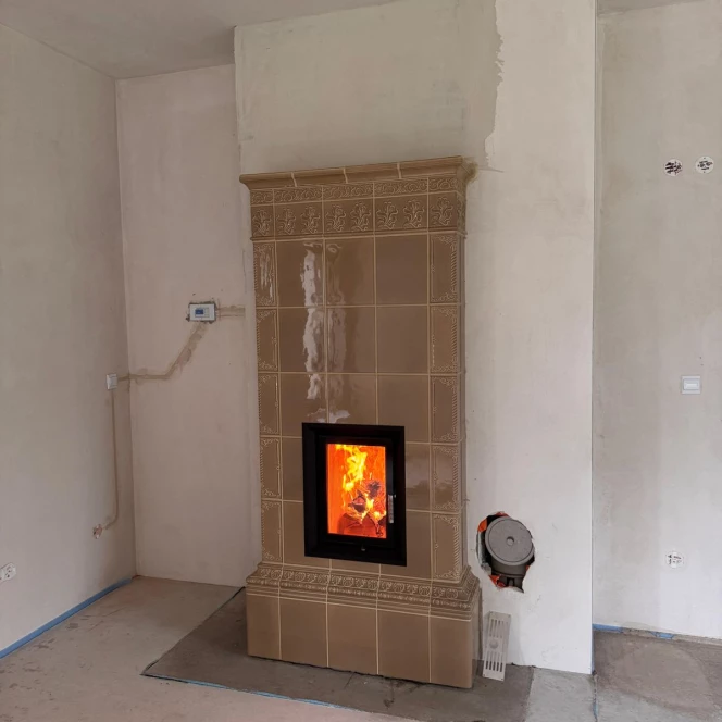 Piec Kaflowy w kolorze lnianym