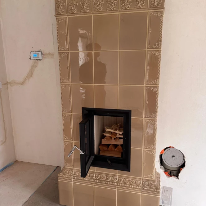 Piec Kaflowy w kolorze lnianym