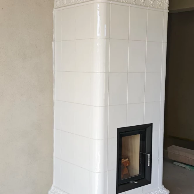 Piec kaflowy BIAŁY z KORONĄ
