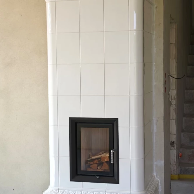 Piec kaflowy BIAŁY z KORONĄ