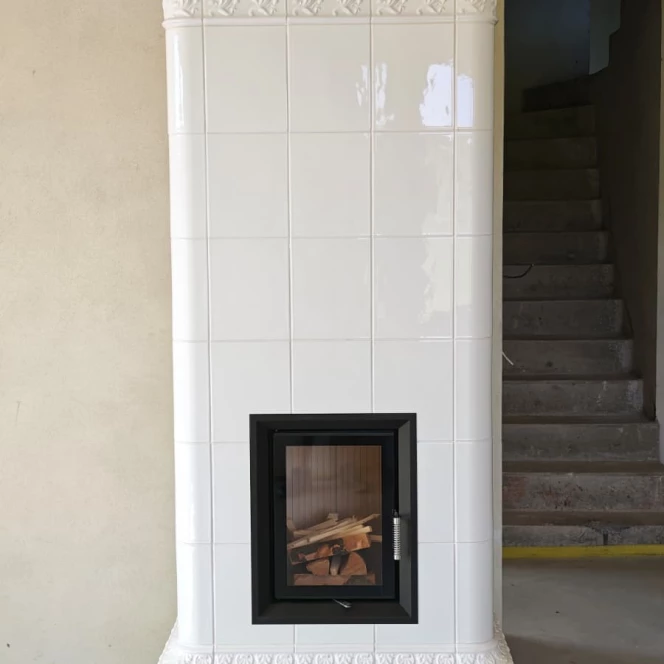 Piec kaflowy BIAŁY z KORONĄ