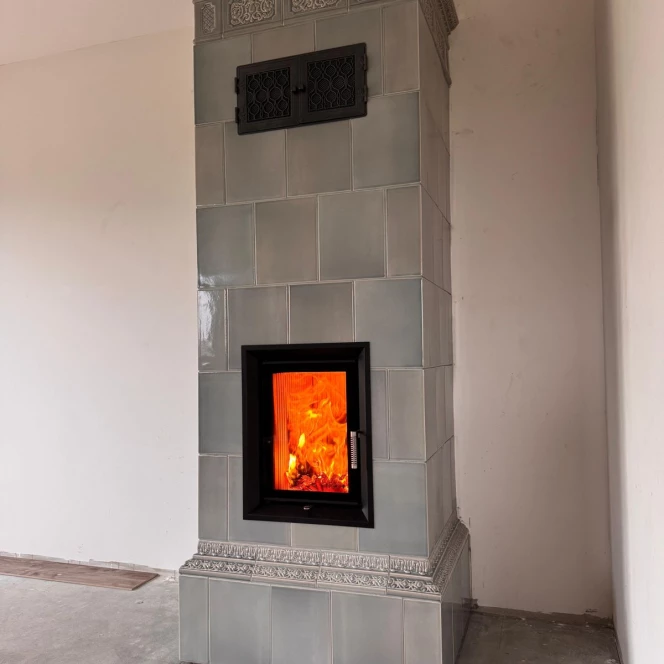 Piec kaflowy w kolorze Błękitno-Szary Gołąb