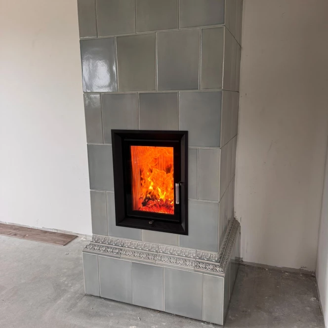 Piec kaflowy w kolorze Błękitno-Szary Gołąb