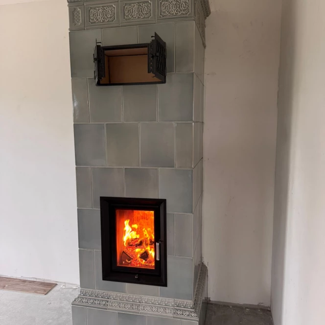 Piec kaflowy w kolorze Błękitno-Szary Gołąb