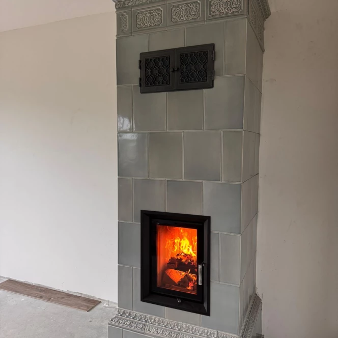 Piec kaflowy w kolorze Błękitno-Szary Gołąb