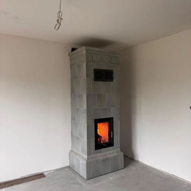 Piec kaflowy w kolorze Błękitno-Szary Gołąb