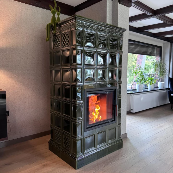 Kominek kaflowy - zieleń transparentna